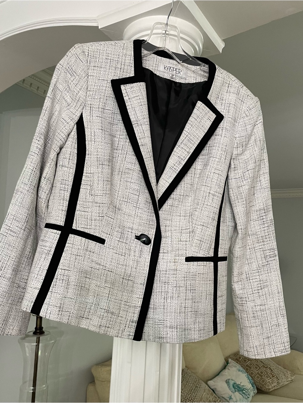Kasper women’s gray and white tweed blazer with single button ,black piped trim
